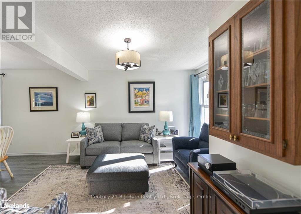 8 Agnes Street, Oro-Medonte (Moonstone), Ontario  L0K 1N0 - Photo 4 - S10439075