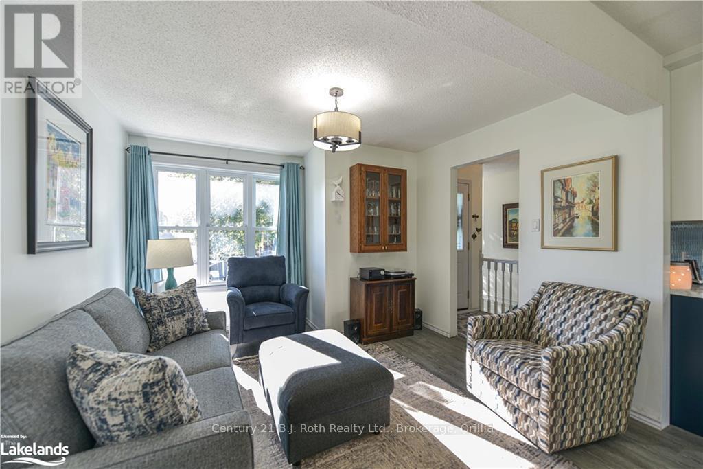 8 Agnes Street, Oro-Medonte (Moonstone), Ontario  L0K 1N0 - Photo 5 - S10439075