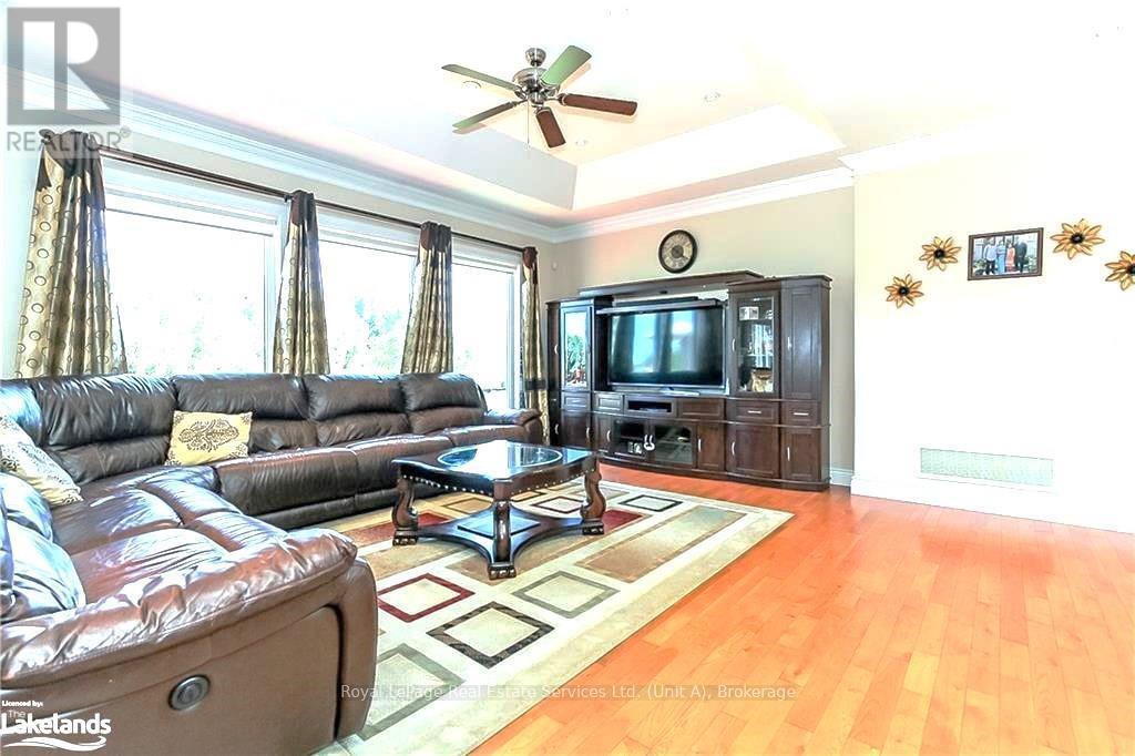 16 Wasaga Sands Drive, Wasaga Beach, Ontario  L9Z 1J6 - Photo 12 - S10437956