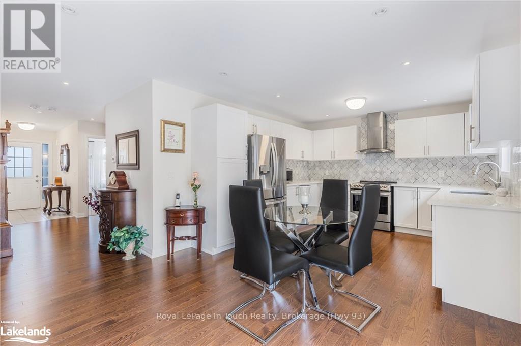 13 Hewson Street, Penetanguishene, Ontario  L9M 0V7 - Photo 3 - S10438429