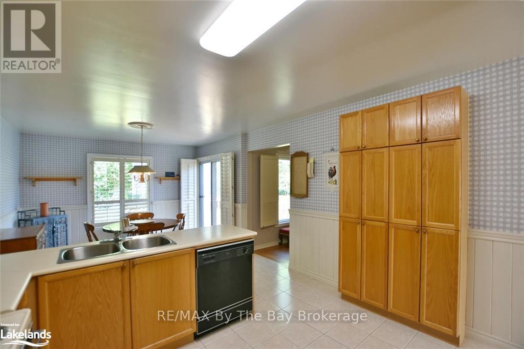 28 Fairway Crescent, Wasaga Beach, Ontario  L9Z 1B9 - Photo 16 - S10438725