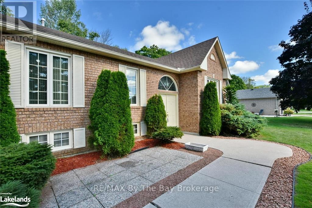 28 Fairway Crescent, Wasaga Beach, Ontario  L9Z 1B9 - Photo 3 - S10438725