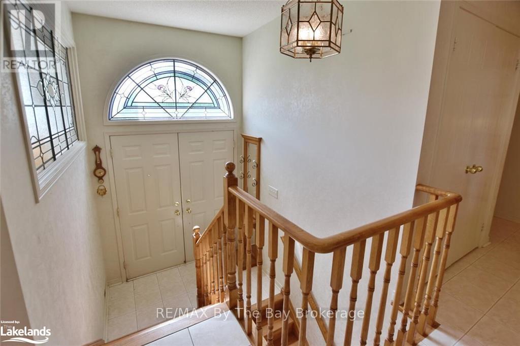 28 Fairway Crescent, Wasaga Beach, Ontario  L9Z 1B9 - Photo 5 - S10438725