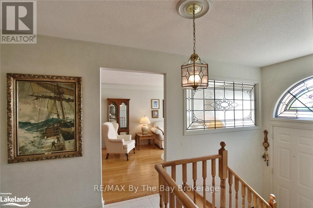 28 Fairway Crescent, Wasaga Beach, Ontario  L9Z 1B9 - Photo 6 - S10438725