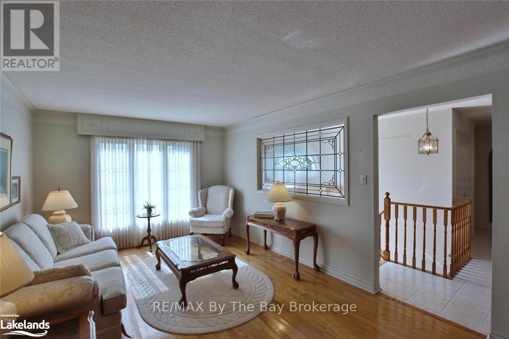 28 Fairway Crescent, Wasaga Beach, Ontario  L9Z 1B9 - Photo 8 - S10438725