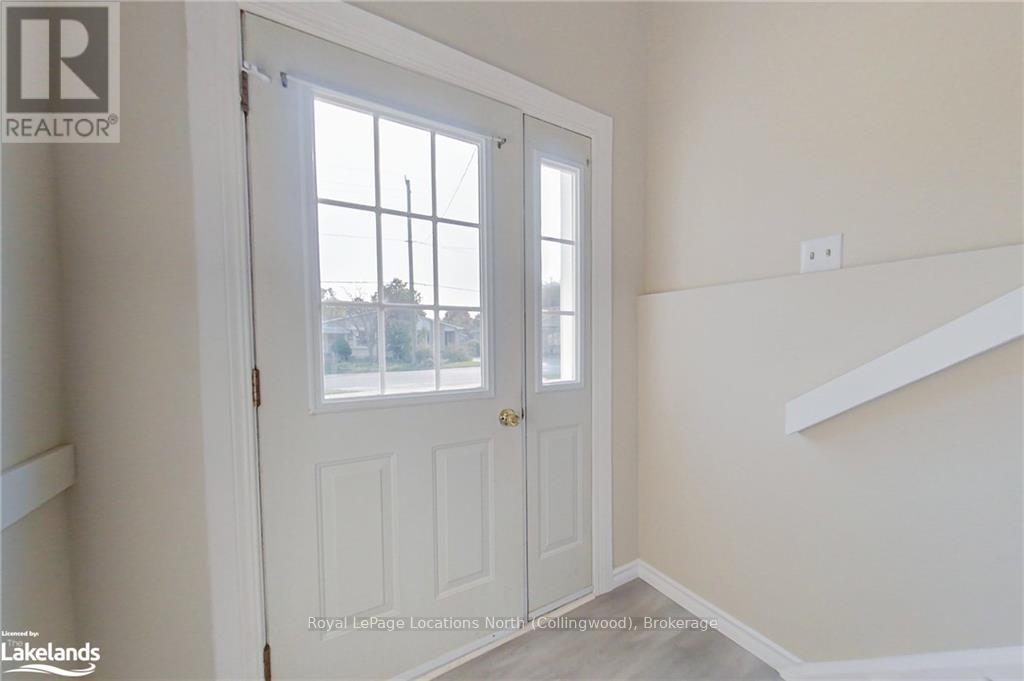 646 Oak Street, Collingwood, Ontario  L9Y 2Z8 - Photo 3 - S10438949