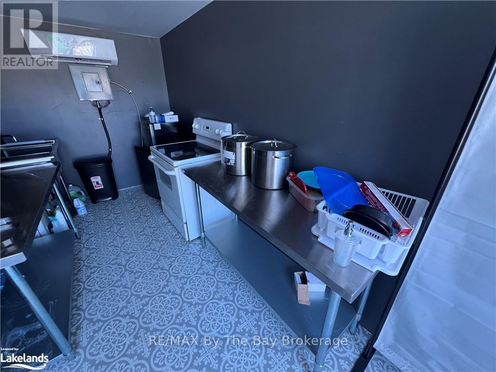 4 - 10 Main W/s Street, Wasaga Beach, Ontario  L9Z 2K3 - Photo 4 - S10438694