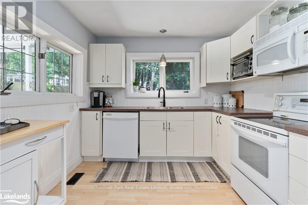 3 Cora Street E, Huntsville, Ontario  P1H 1T5 - Photo 2 - X10437119