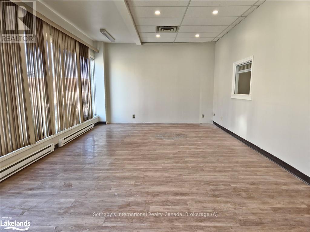 101 Main Street, Penetanguishene, Ontario  L9M 1S9 - Photo 4 - S10894563