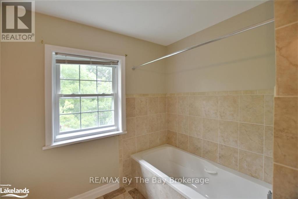 243 River Road East, Wasaga Beach, Ontario  L9Z 2L1 - Photo 32 - S10898051