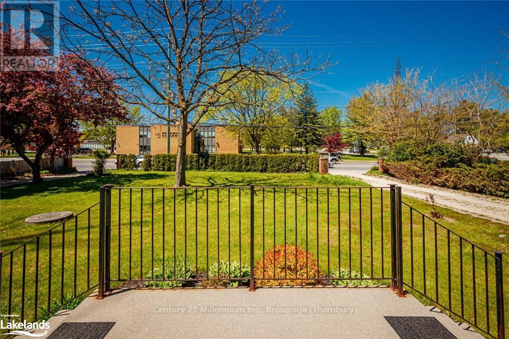 300 - 637 Hurontario Street, Collingwood, Ontario  L9Y 2N6 - Photo 3 - S10438124