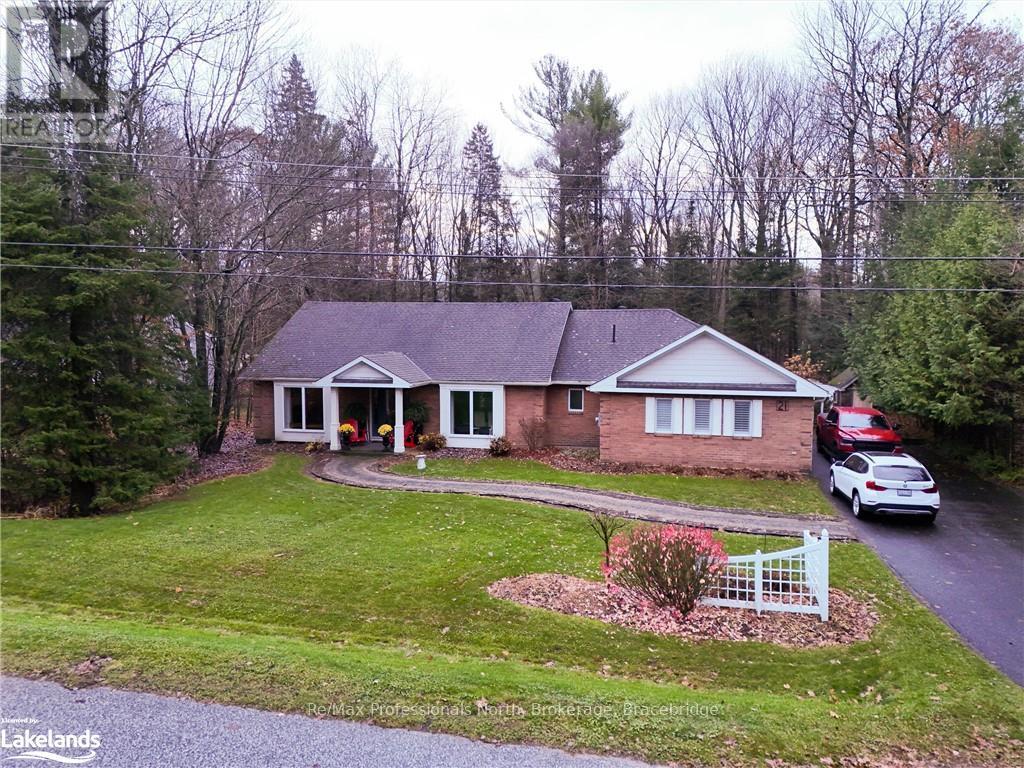21 Brian Road, Bracebridge (Monck (Bracebridge)), Ontario  P1L 1A5 - Photo 3 - X10440107