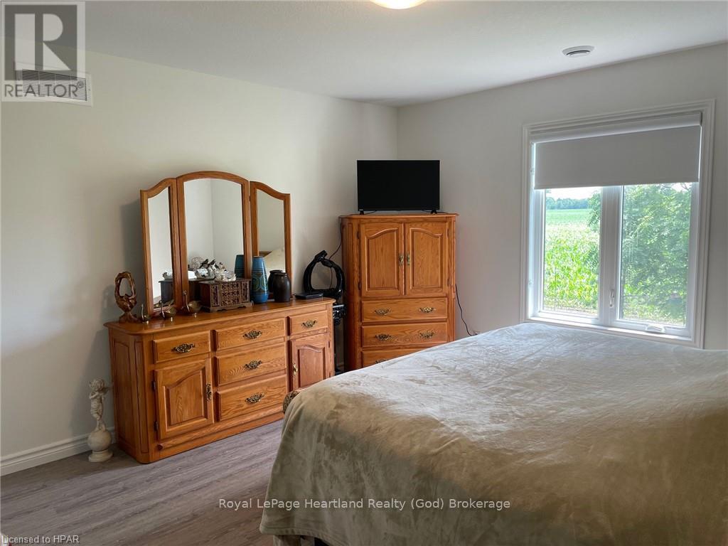 221 Lake Breeze Drive, Ashfield-Colborne-Wawanosh (Colborne), Ontario  N7A 0C6 - Photo 13 - X10779940