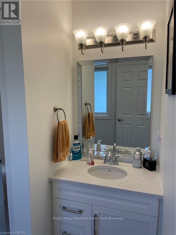 221 Lake Breeze Drive, Ashfield-Colborne-Wawanosh (Colborne), Ontario  N7A 0C6 - Photo 16 - X10779940