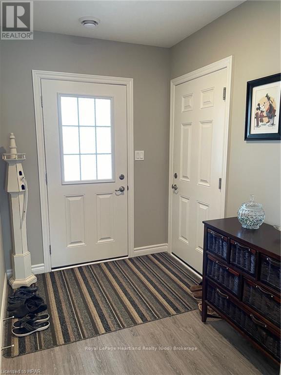 221 Lake Breeze Drive, Ashfield-Colborne-Wawanosh (Colborne), Ontario  N7A 0C6 - Photo 2 - X10779940