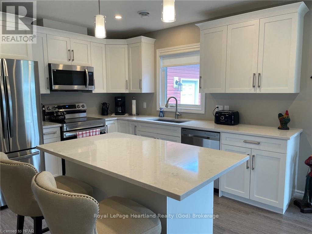 221 Lake Breeze Drive, Ashfield-Colborne-Wawanosh (Colborne), Ontario  N7A 0C6 - Photo 3 - X10779940