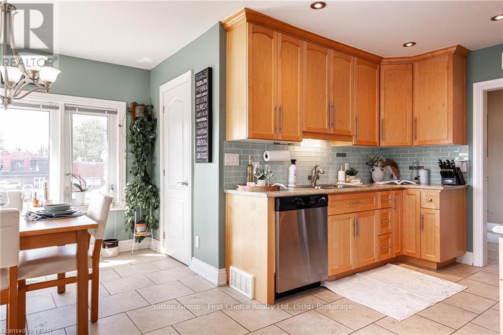 152 St Patrick Street, Stratford, Ontario  N5A 1A9 - Photo 11 - X10780114