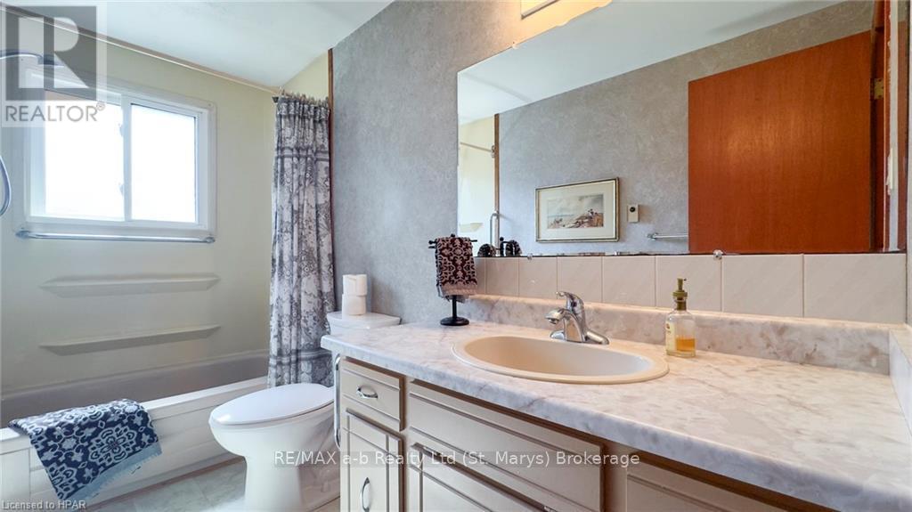 205 Spence Cr Crescent, West Perth (Mitchell), Ontario  N0K 1N0 - Photo 19 - X10780197