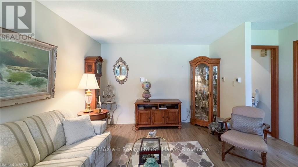 205 Spence Cr Crescent, West Perth (Mitchell), Ontario  N0K 1N0 - Photo 8 - X10780197