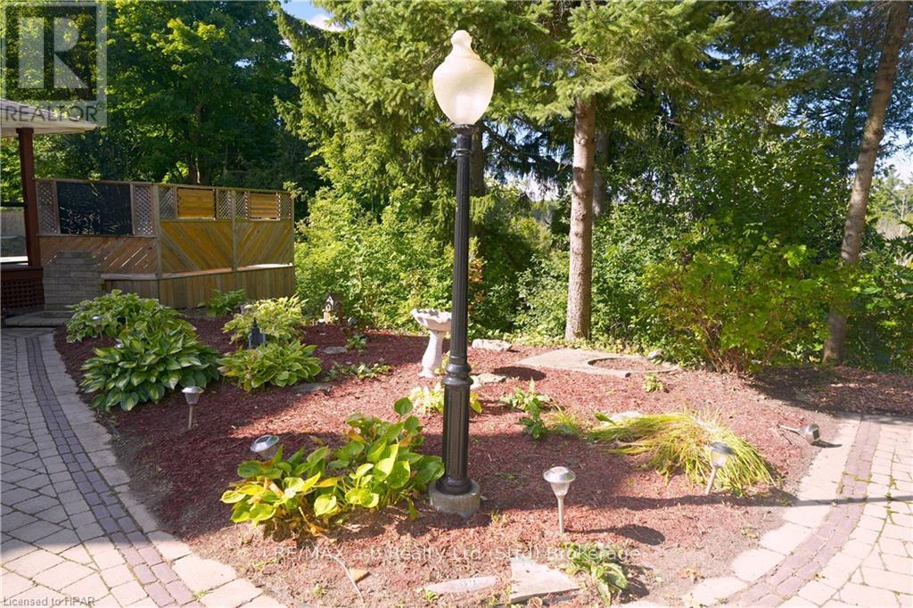 310 Northumberland Street, North Dumfries, Ontario  N0B 1E0 - Photo 38 - X10780213