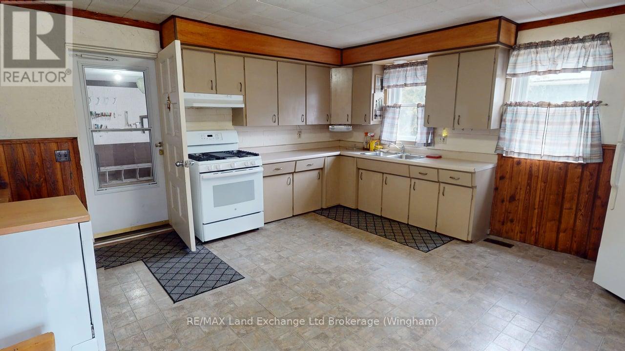 208 Edward St Street, North Huron (Wingham), Ontario  N0G 2W0 - Photo 5 - X10780295