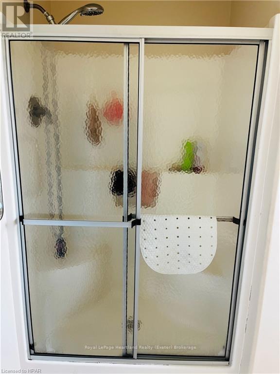 16 Lindsay Drive, Strathroy-Caradoc (Se), Ontario  N7G 0C5 - Photo 15 - X10780304