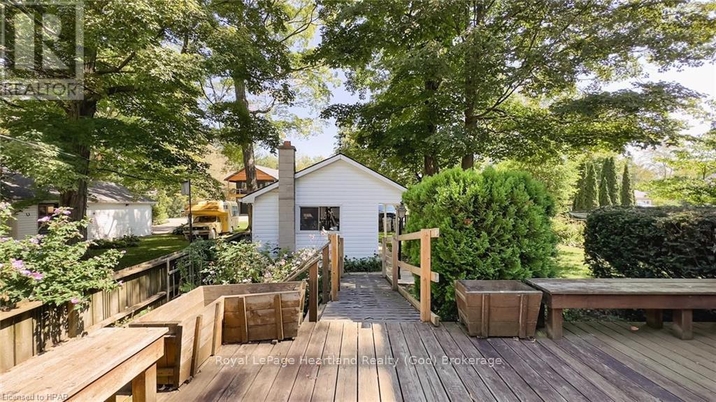 27 Bluewater Drive, Central Huron (Goderich (Town)), Ontario  N7A 3X8 - Photo 32 - X10780350