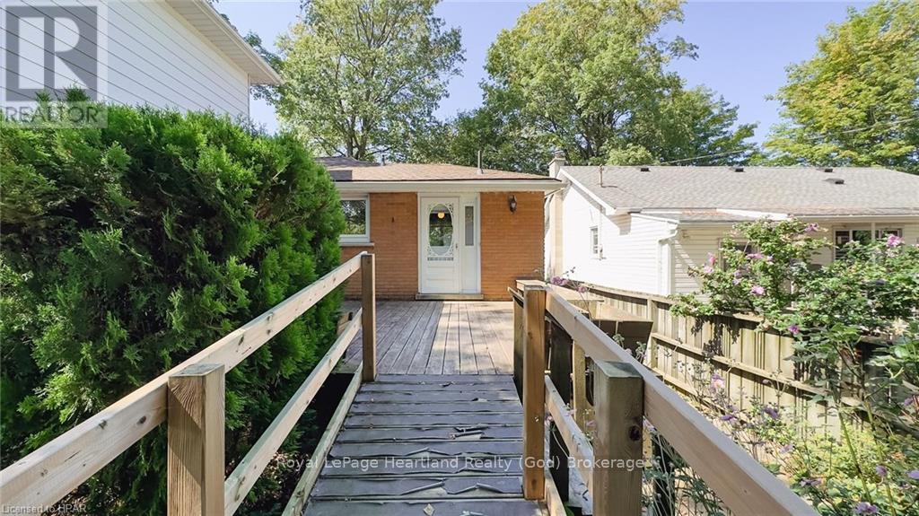 27 Bluewater Drive, Central Huron (Goderich (Town)), Ontario  N7A 3X8 - Photo 34 - X10780350