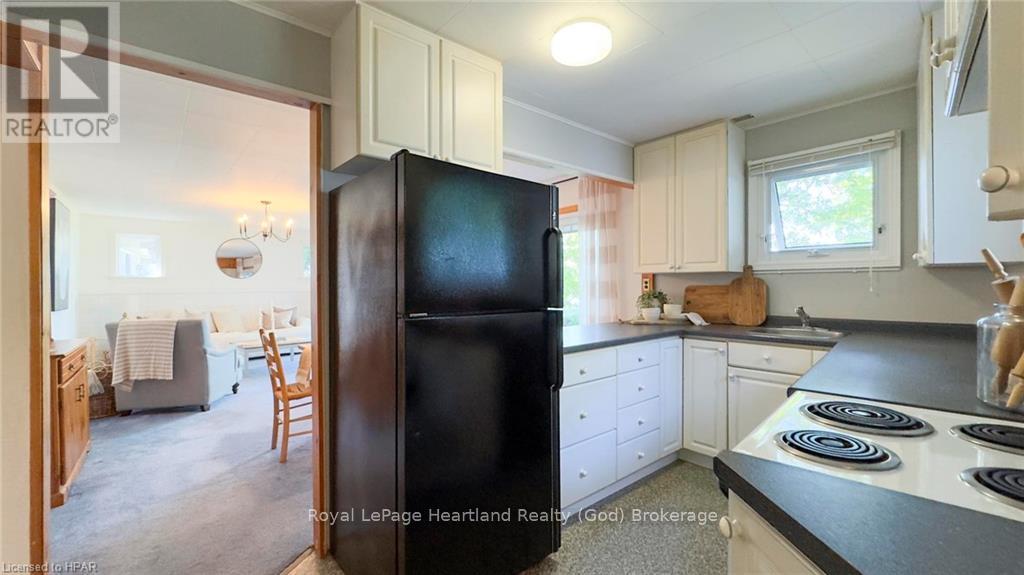 27 Bluewater Drive, Central Huron (Goderich (Town)), Ontario  N7A 3X8 - Photo 6 - X10780350