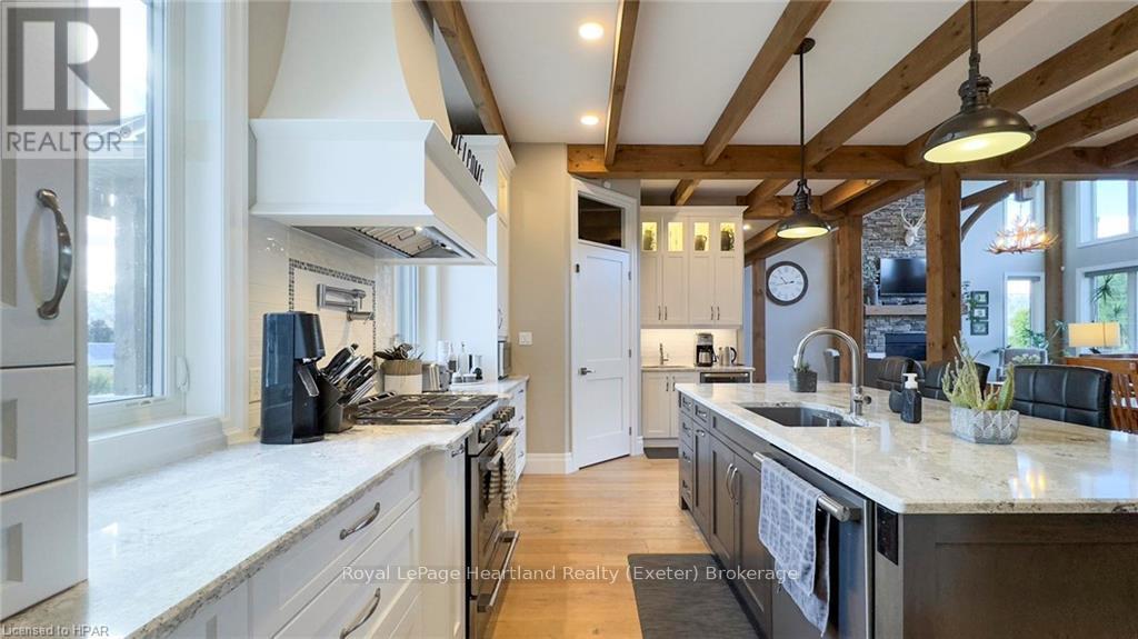 4640 Lakeshore Road, Plympton-Wyoming, Ontario  N0N 1J6 - Photo 14 - X10780443