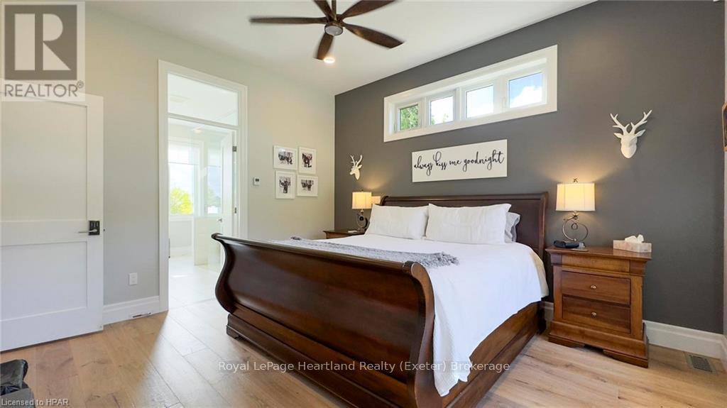 4640 Lakeshore Road, Plympton-Wyoming, Ontario  N0N 1J6 - Photo 19 - X10780443