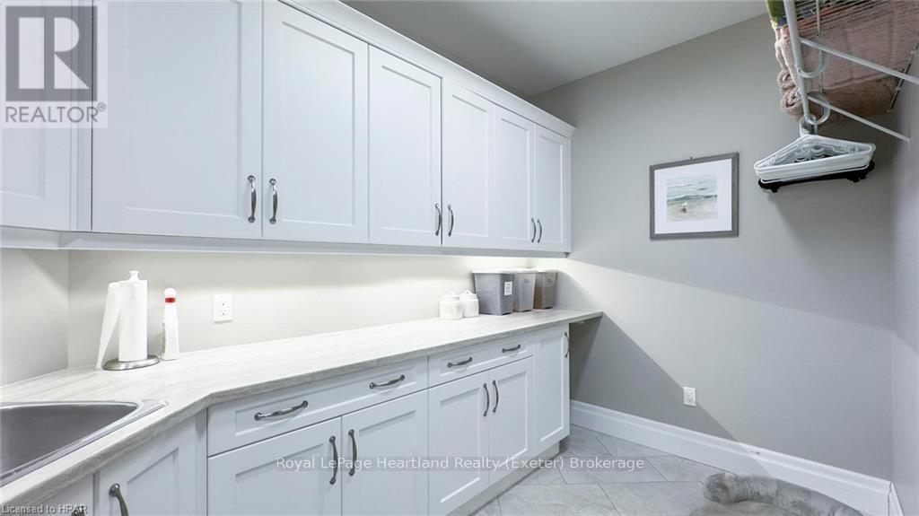 4640 Lakeshore Road, Plympton-Wyoming, Ontario  N0N 1J6 - Photo 23 - X10780443