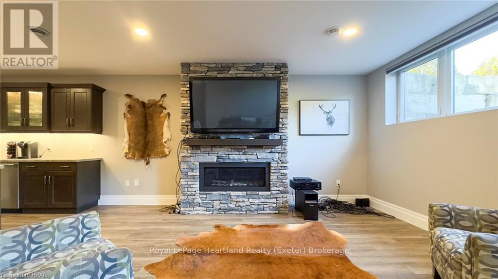 4640 Lakeshore Road, Plympton-Wyoming, Ontario  N0N 1J6 - Photo 34 - X10780443