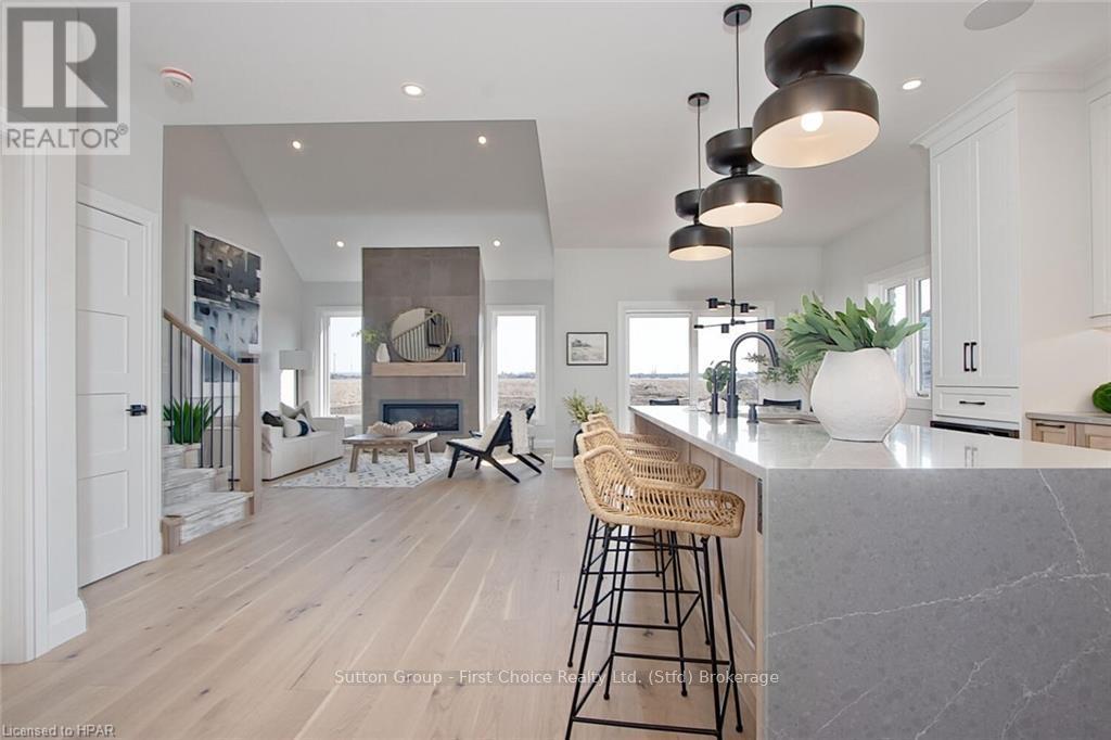 73590 Irene Crescent, Bluewater (Hay), Ontario  N0M 2T0 - Photo 5 - X10780522