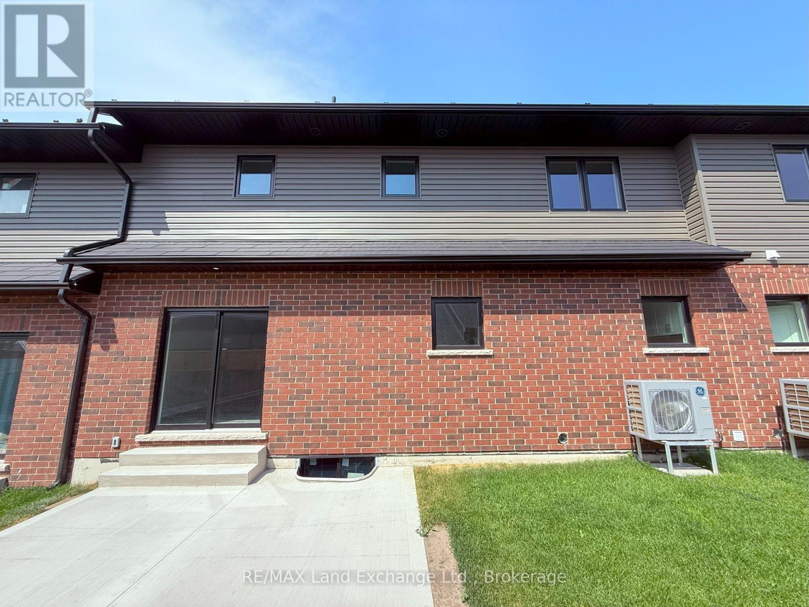 2 - 8 Golf Links Road, Kincardine, Ontario  N2Z 0G1 - Photo 2 - X10845617