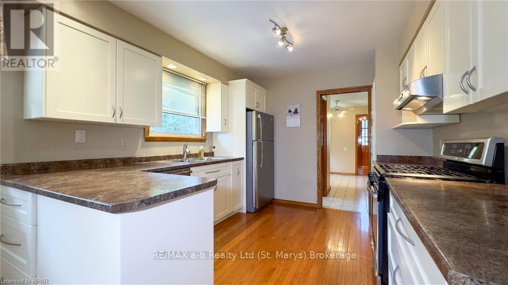 93 Langford Dr Drive, Lucan Biddulph (Lucan), Ontario  N0M 2J0 - Photo 15 - X10780566