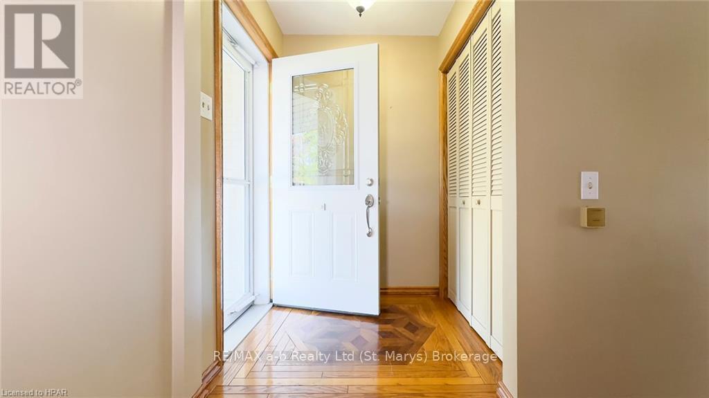 93 Langford Dr Drive, Lucan Biddulph (Lucan), Ontario  N0M 2J0 - Photo 4 - X10780566