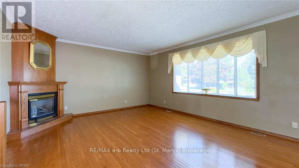 93 Langford Dr Drive, Lucan Biddulph (Lucan), Ontario  N0M 2J0 - Photo 8 - X10780566