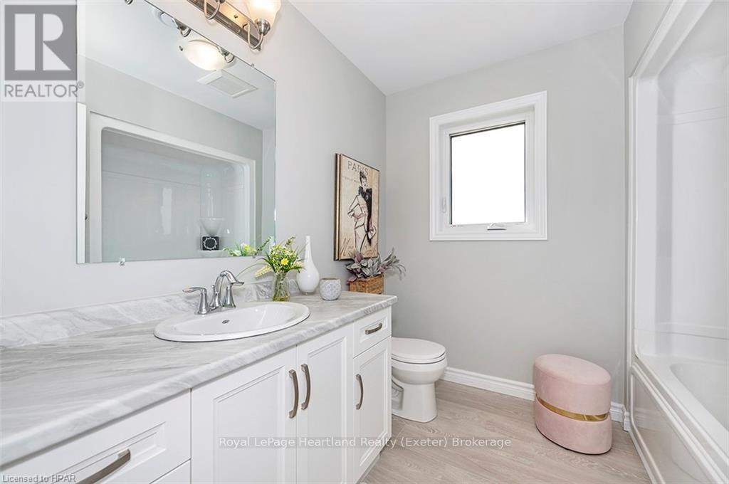 22 Blfs Vw Boulevard, Ashfield-Colborne-Wawanosh, Ontario  N7A 0C6 - Photo 11 - X10780664
