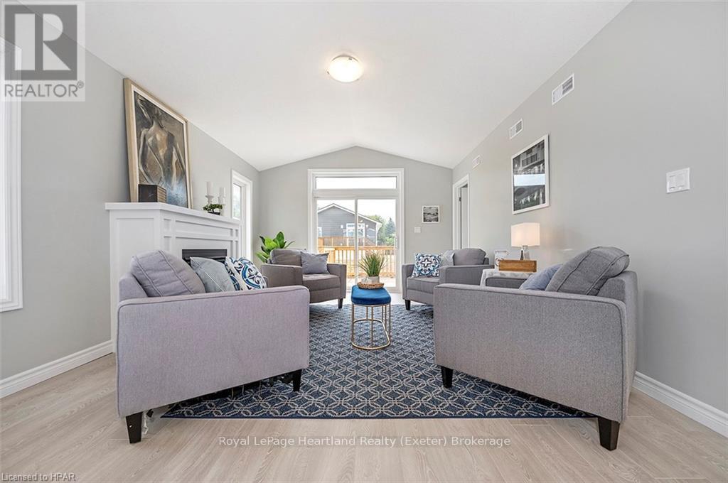 22 Blfs Vw Boulevard, Ashfield-Colborne-Wawanosh, Ontario  N7A 0C6 - Photo 13 - X10780664
