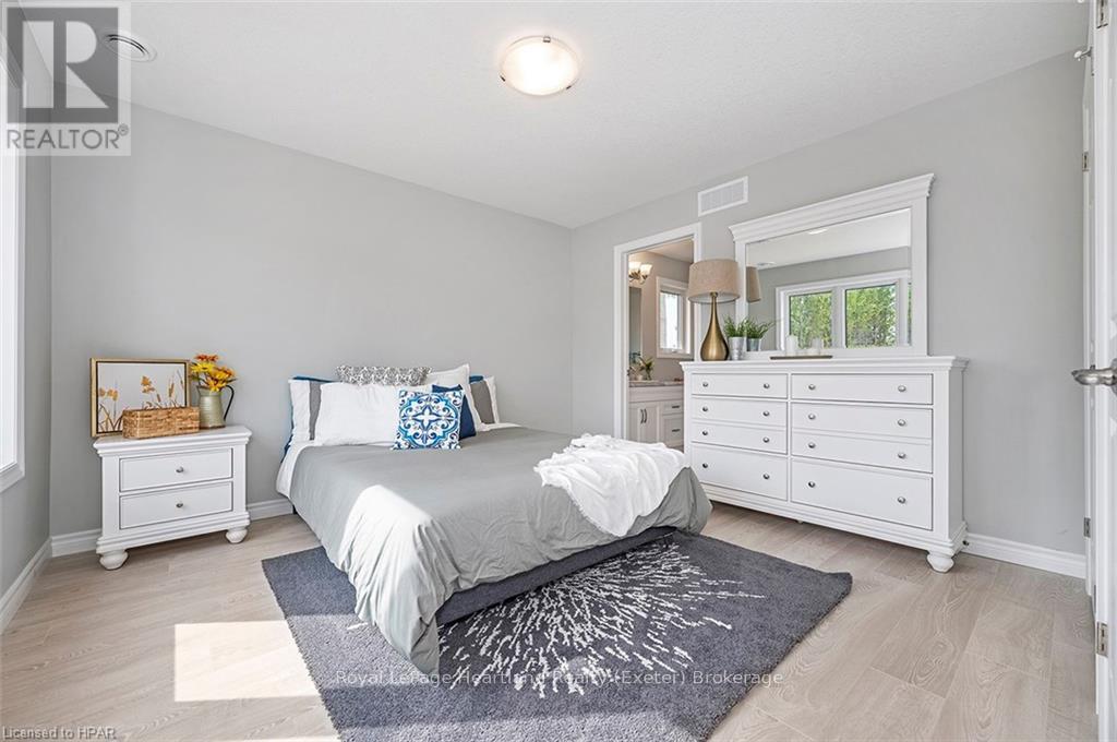 22 Blfs Vw Boulevard, Ashfield-Colborne-Wawanosh, Ontario  N7A 0C6 - Photo 16 - X10780664