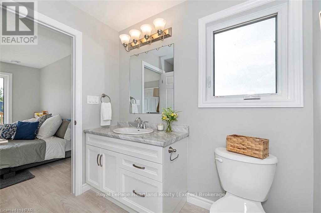 22 Blfs Vw Boulevard, Ashfield-Colborne-Wawanosh, Ontario  N7A 0C6 - Photo 19 - X10780664
