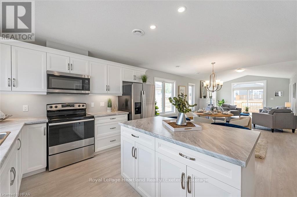 22 Blfs Vw Boulevard, Ashfield-Colborne-Wawanosh, Ontario  N7A 0C6 - Photo 6 - X10780664