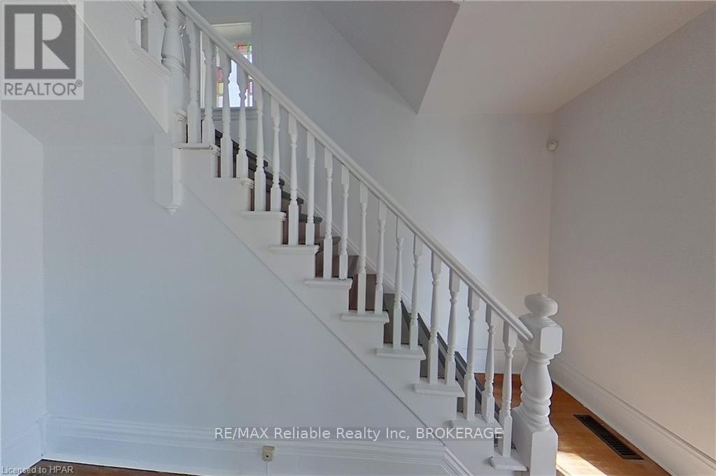 170 Erie Street, Stratford, Ontario  N5A 2M7 - Photo 6 - X10780689