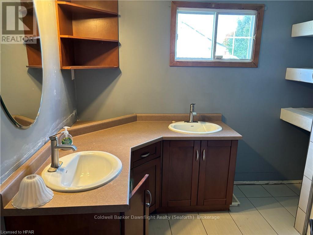 130 Richmond Street, South Huron, Ontario  N0G 1K0 - Photo 10 - X10780690