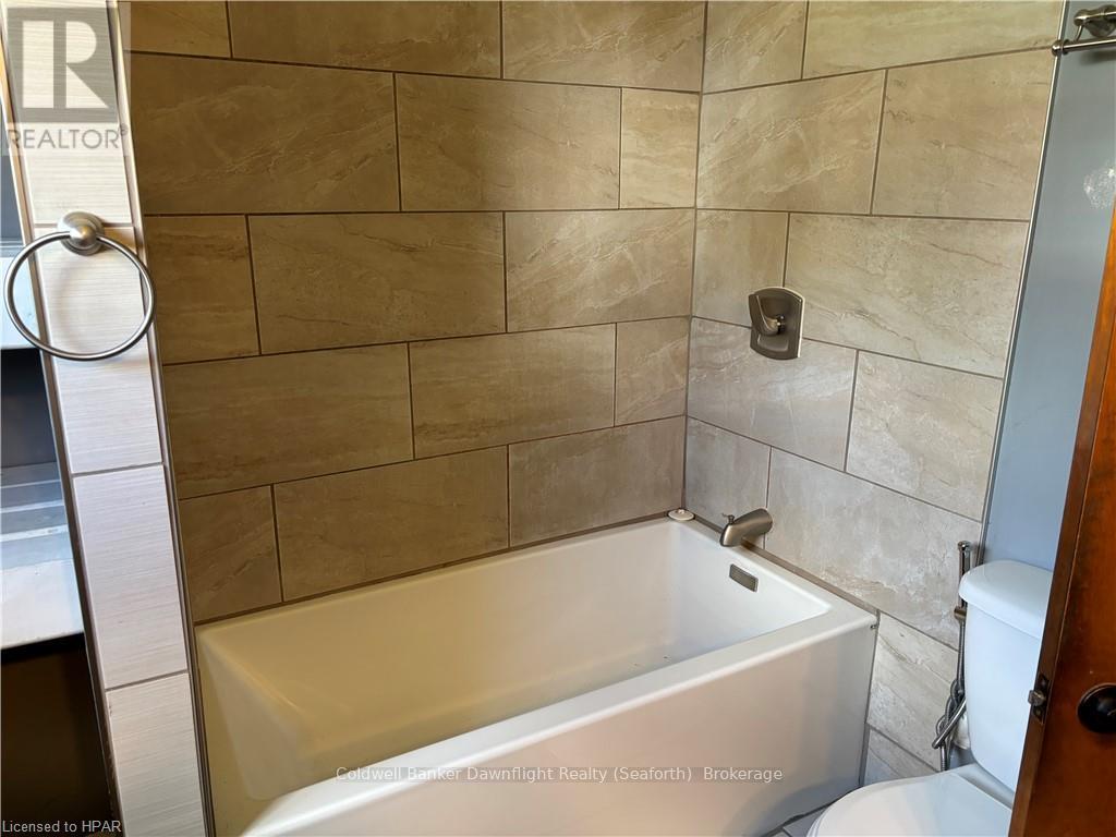 130 Richmond Street, South Huron, Ontario  N0G 1K0 - Photo 11 - X10780690