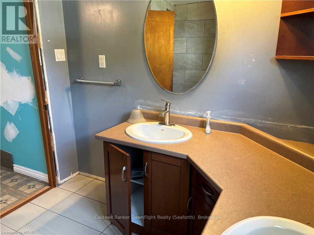 130 Richmond Street, South Huron, Ontario  N0G 1K0 - Photo 14 - X10780690