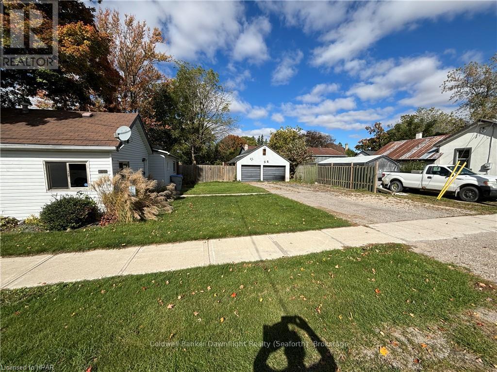 130 Richmond Street, South Huron, Ontario  N0G 1K0 - Photo 2 - X10780690