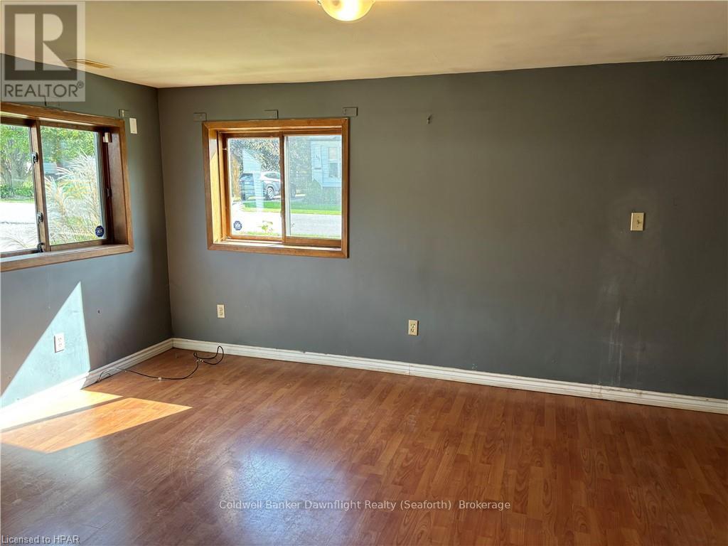 130 Richmond Street, South Huron, Ontario  N0G 1K0 - Photo 3 - X10780690