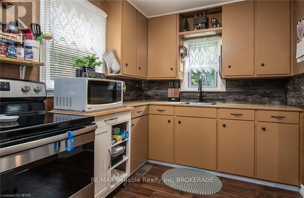 51 Dunlop Street, Central Huron, Ontario  N0M 1L0 - Photo 15 - X10780886